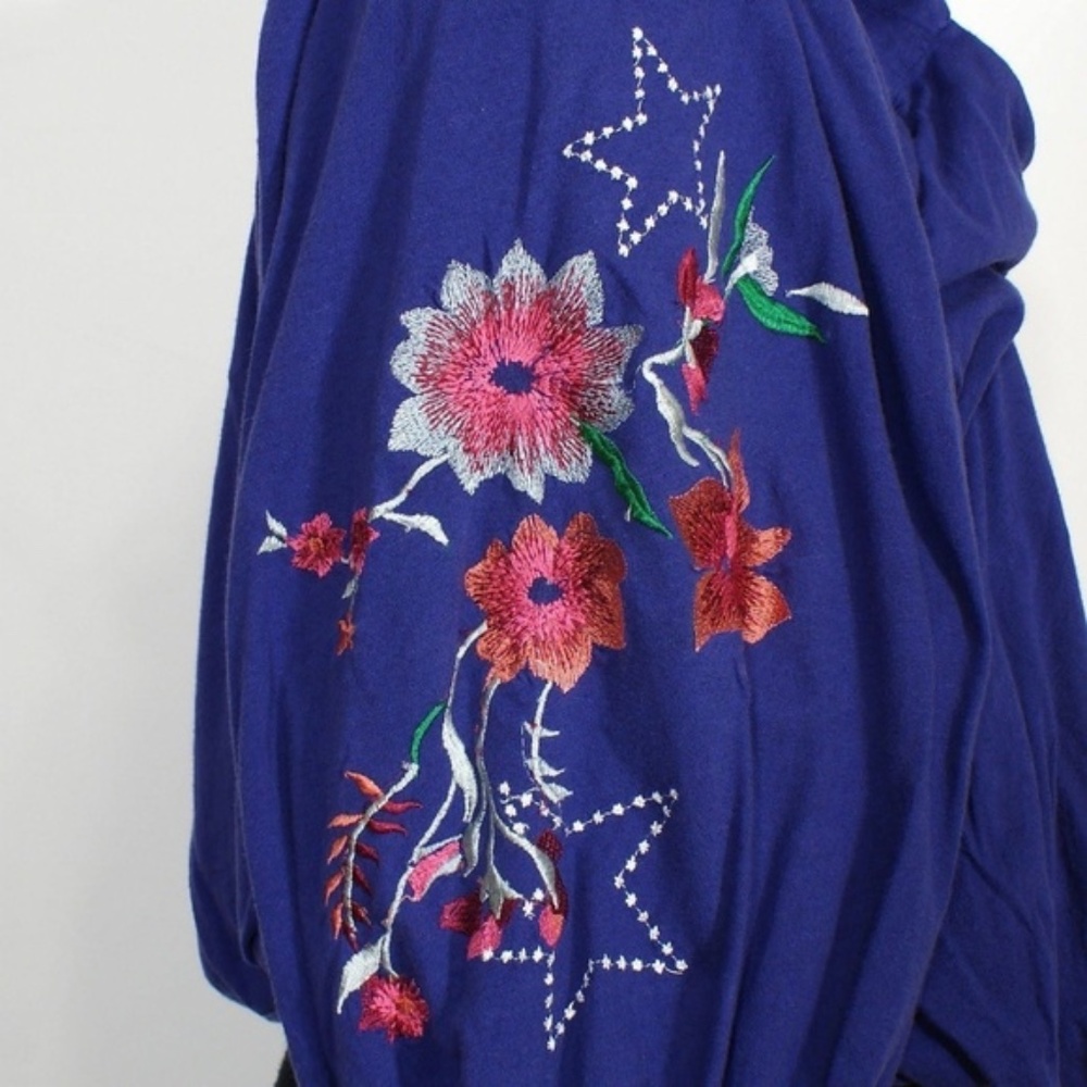 NWT Free People. Embroidered Floral Pattern Blouse - Picture 4 of 6